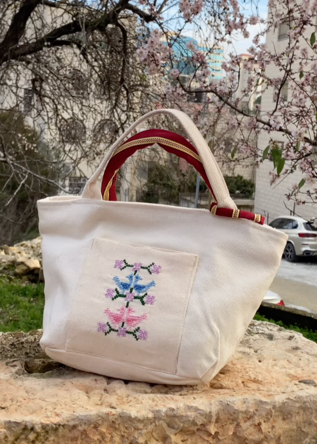 Floral 💐 Palestinian Tatreez lunch bag