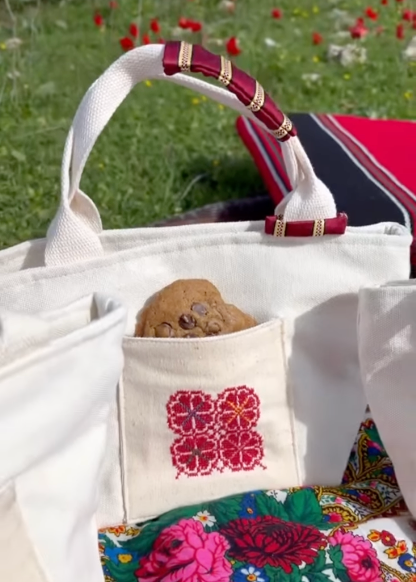 Poppy Anemone 🌺 Tatreez Lunch Bag